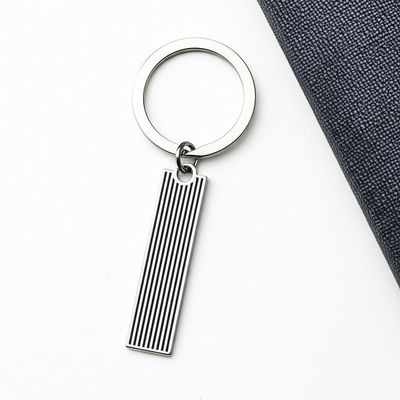 Хорошая цена Customizable Designer Keychain with Zinc Alloy Material OEM/ODM онлайн